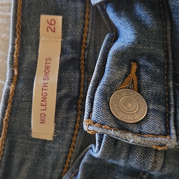 Levi's Women's Mid Length Jean Shorts - Picture 4 of 6